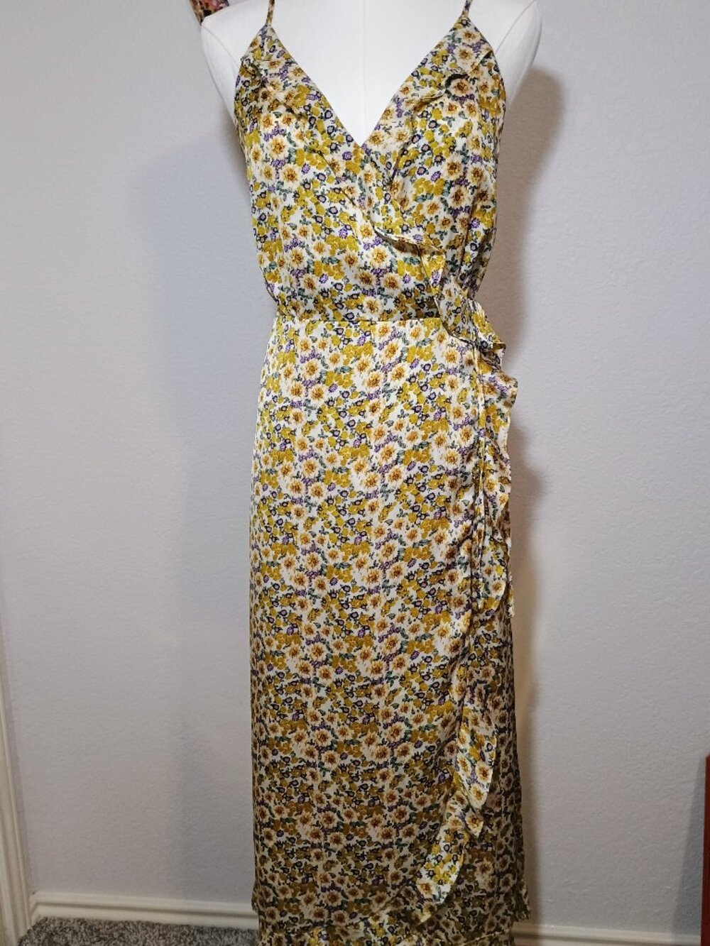 HEARTLOOM Women's Sunflower Wrap Midi Dress Ruffle Trim V-cut Lined Small